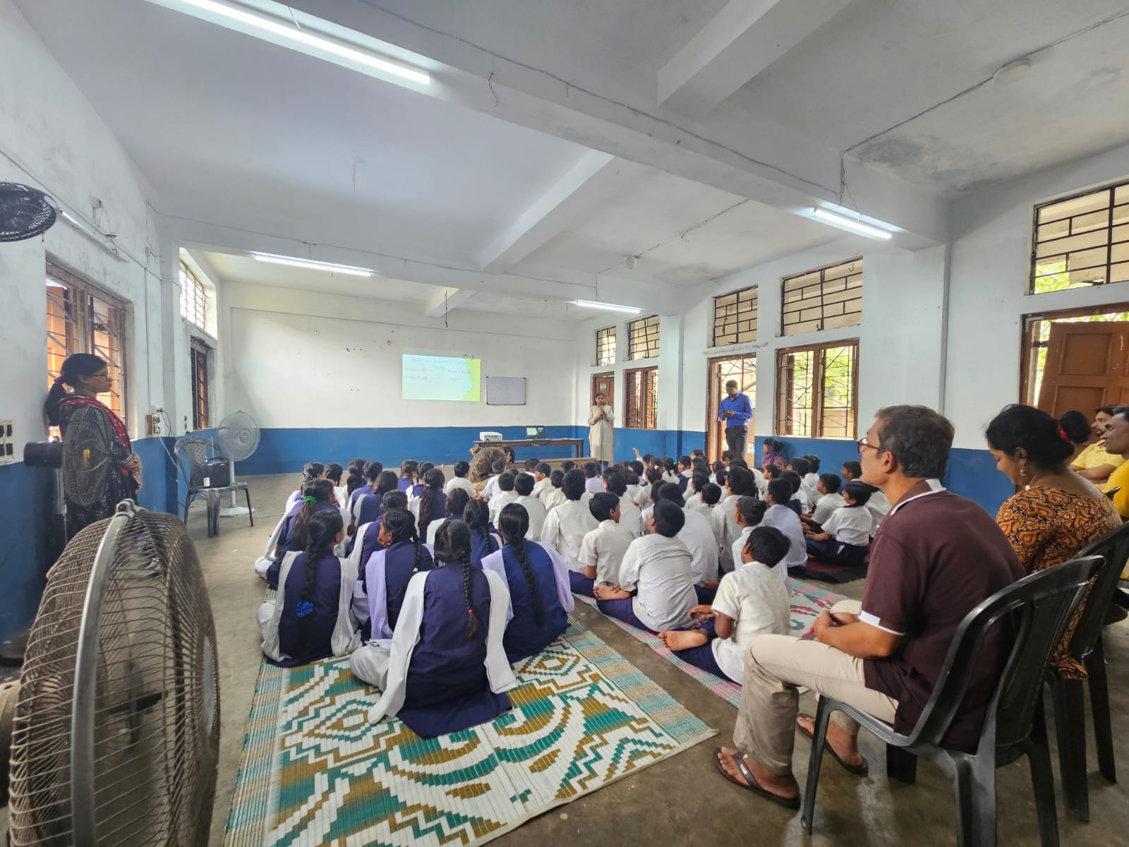 Awareness Session On Safe And Unsafe Touch At Baithakkhana Hindi Vidyalaya