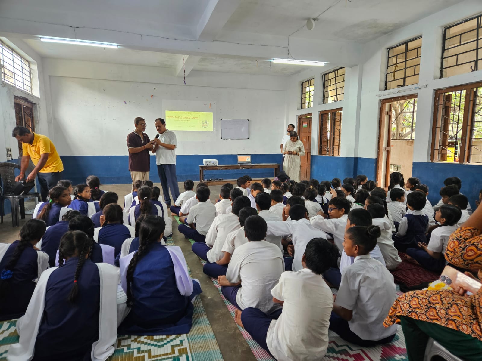 Awareness Session On Safe And Unsafe Touch At Baithakkhana Hindi Vidyalaya